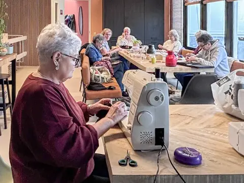 Naaiatelier bewerkt klein